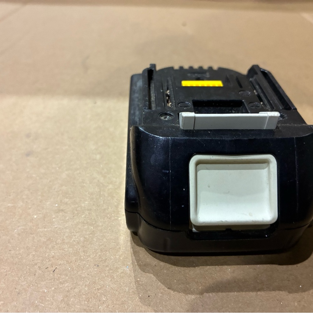 Makita BL1815N 18V LXT Lithium-Ion 1.5Ah Battery - *Good WorkingCondition* - Picture 3 of 6